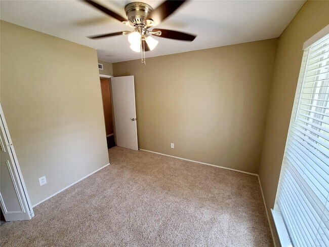 Building Photo - 4130 Santa Barbara Dr