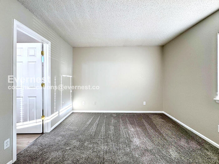 Building Photo - 4079 Perth St