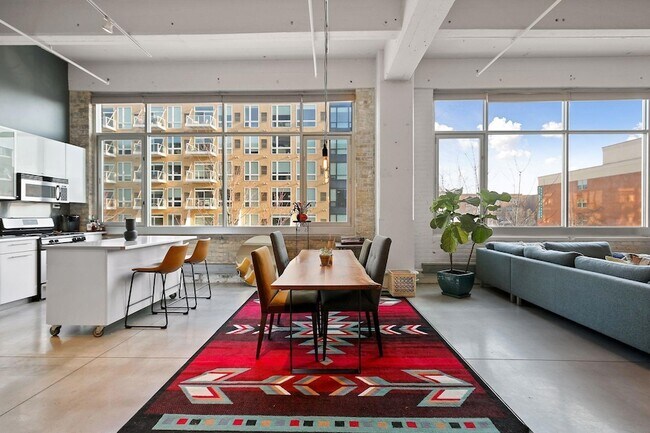 Building Photo - 700 N Washington Ave