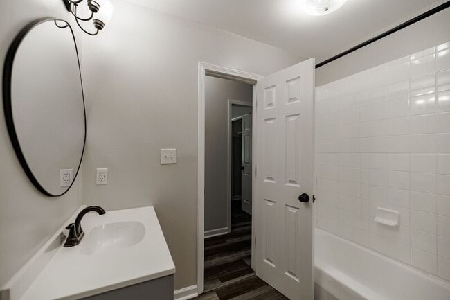 Building Photo - 348 Alberta Dr