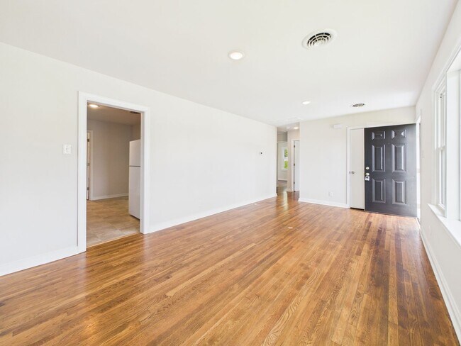 Building Photo - 1706 Catalina Dr