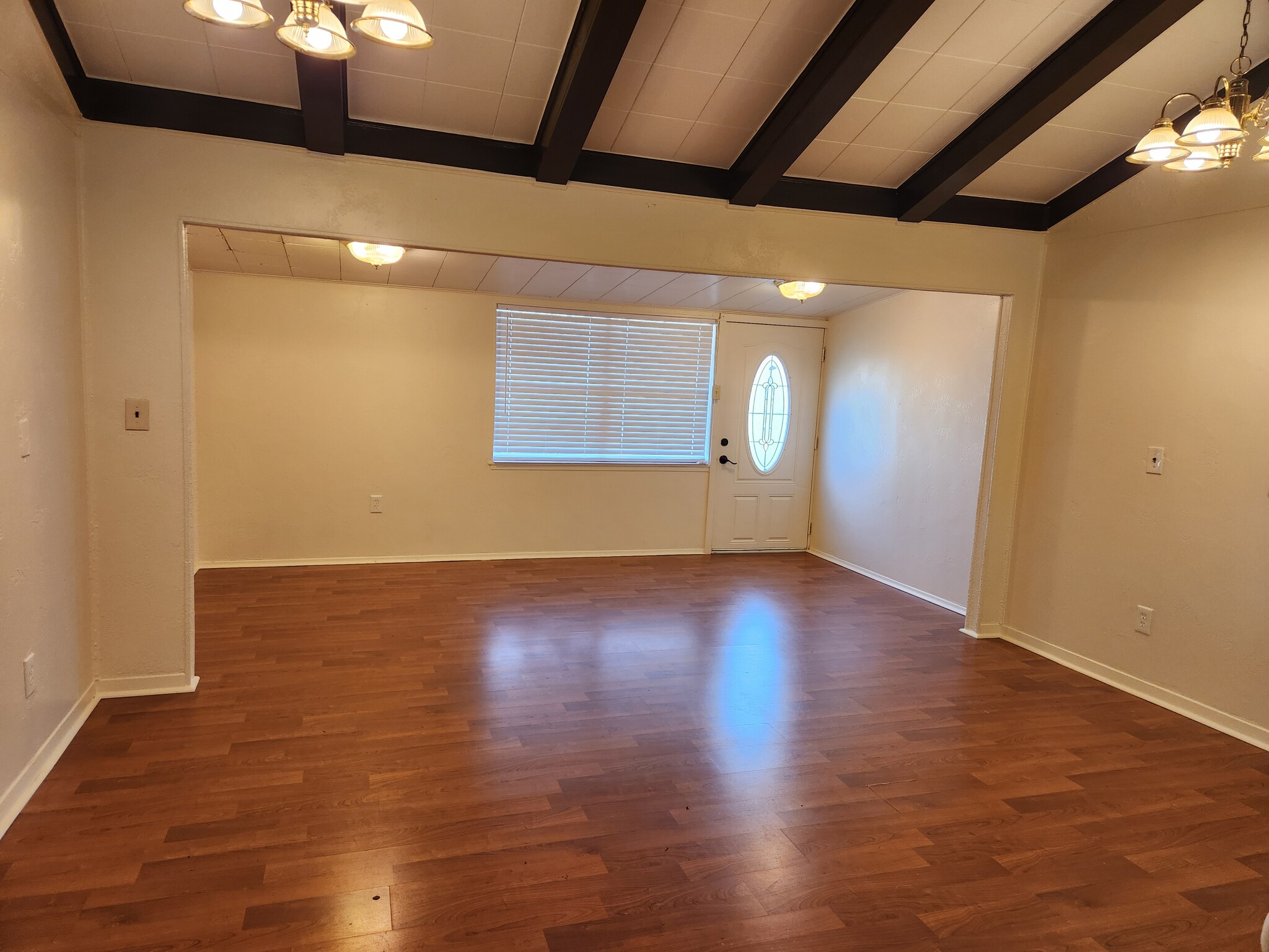 Living Room - 1906 Belaire Dr