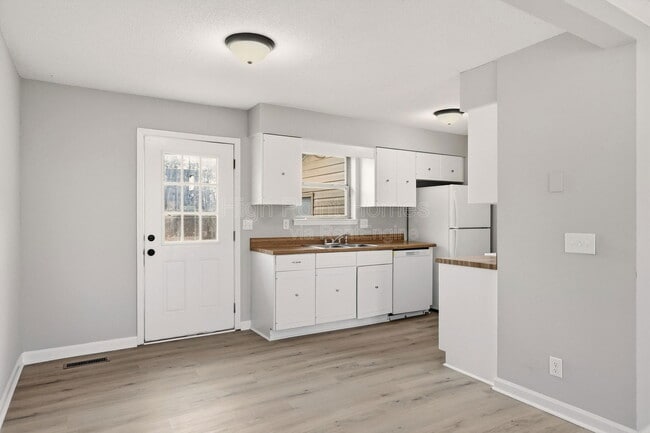 Building Photo - 90 Park St