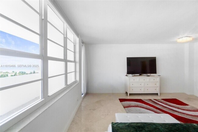 Building Photo - 100 Lincoln Rd