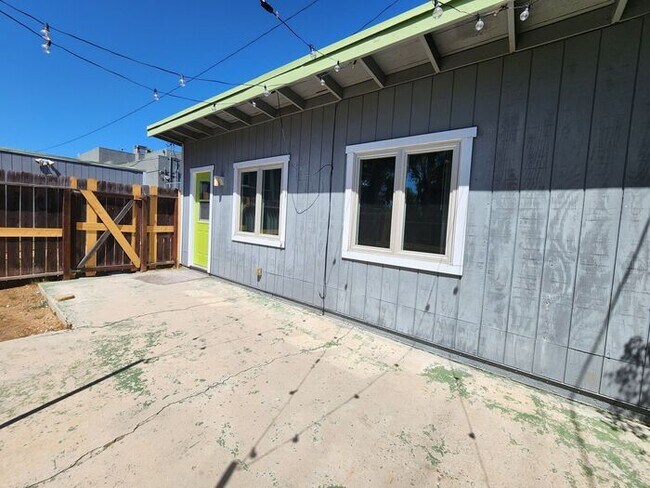 Building Photo - ** RENT READY ** Back Private Studio with ...