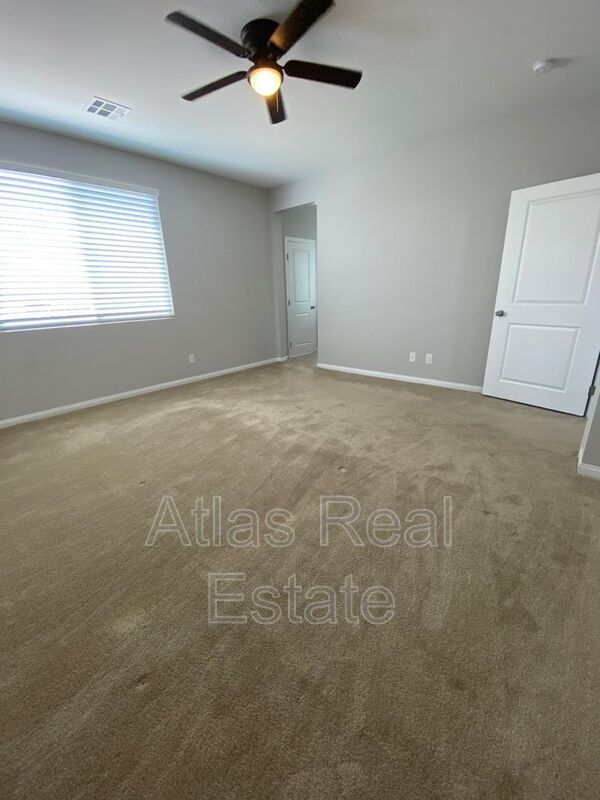 Building Photo - 10455 Skye Knoll Ave