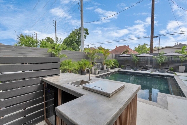 Building Photo - 2703 Blodgett St