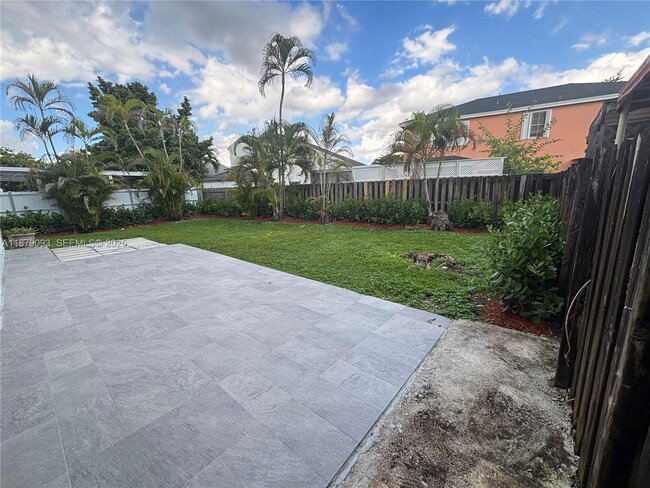 Building Photo - 9435 SW 144th Ct