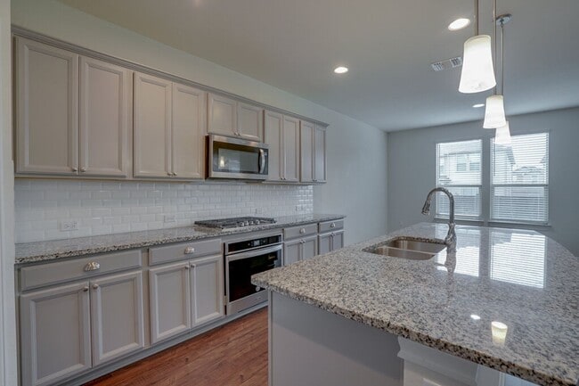Building Photo - 14005 Hedera Dr