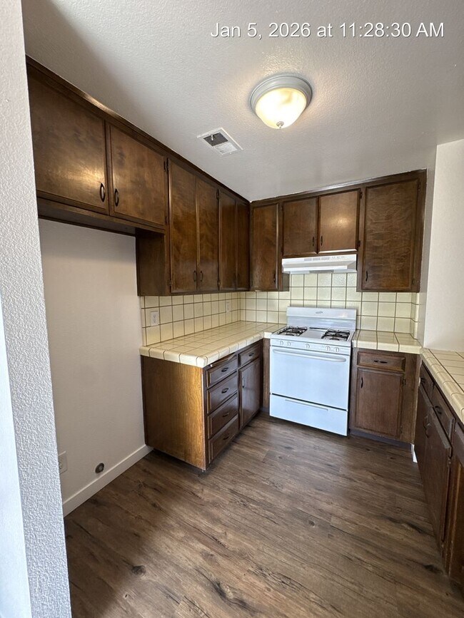 Building Photo - 2710