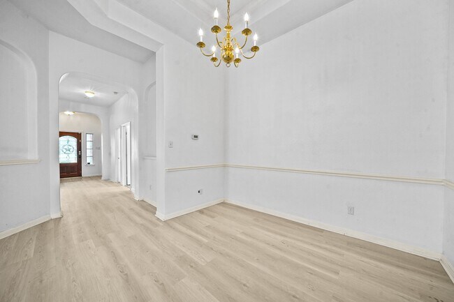 Building Photo - 4815 Plum Forest Rd