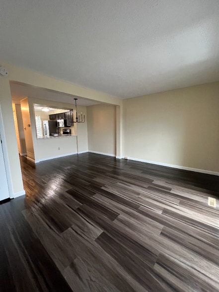 Building Photo - 378 Scott Ln