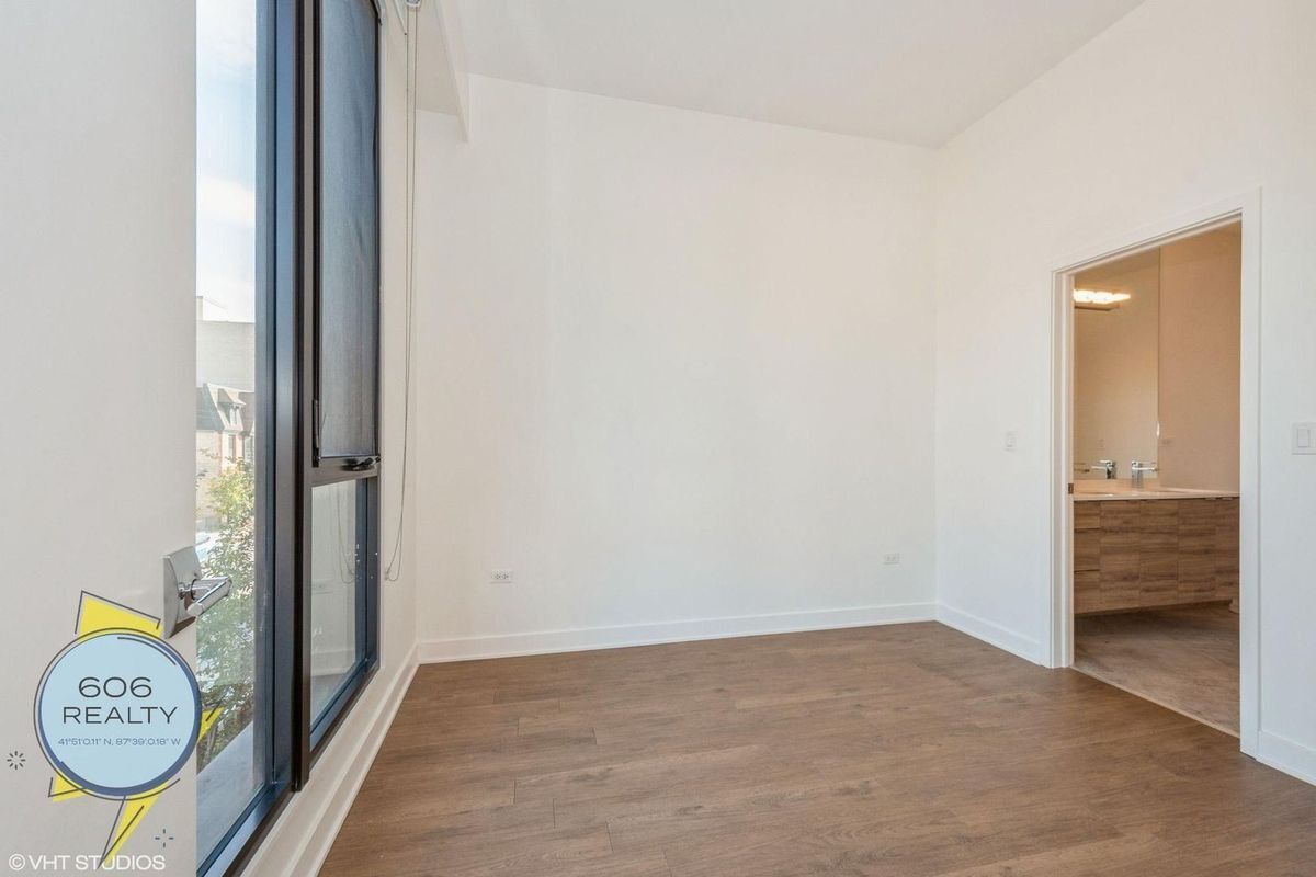 Building Photo - 3462 N Lincoln Ave