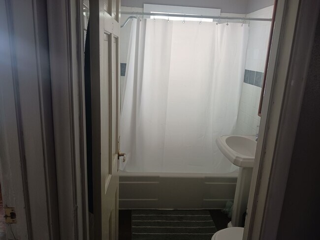 Building Photo - 108 N Russel (Sublease) "Flexible Move in ...