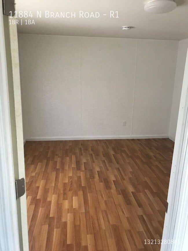 Building Photo - 11884 N Branch Rd