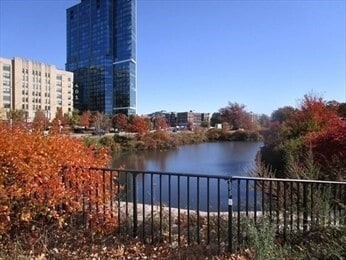 Building Photo - 122 Riverway