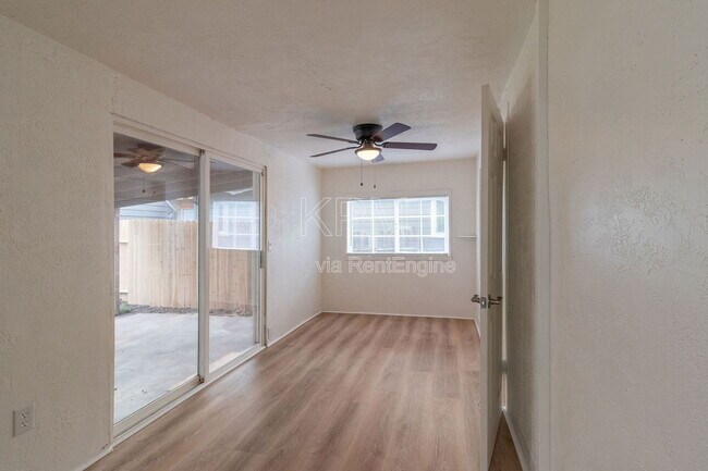 Building Photo - 444 E Sonoma Ave