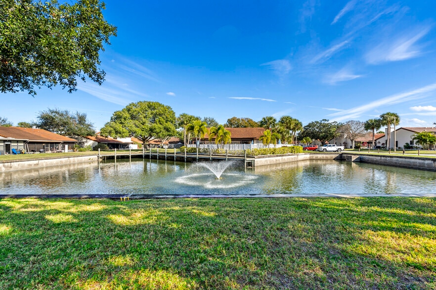 Building Photo - 7360 Ulmerton Rd