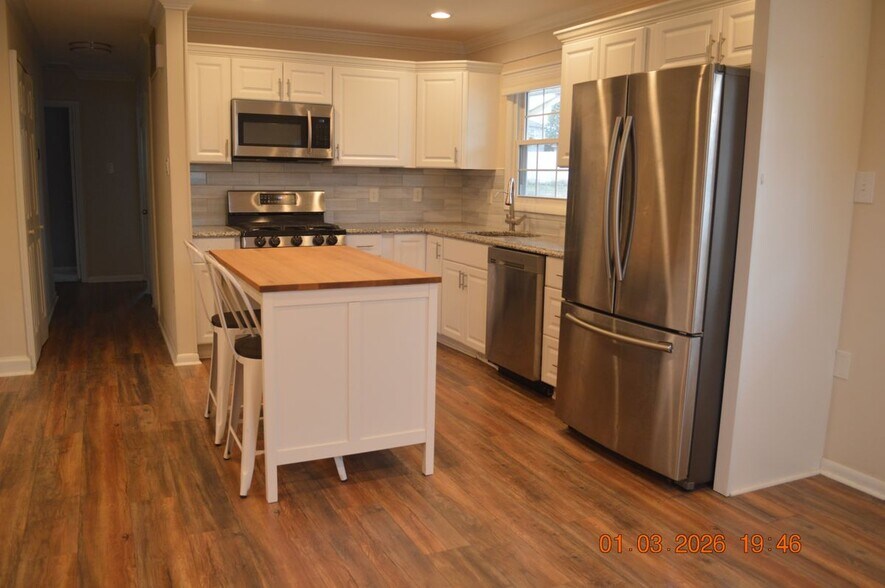 Building Photo - 1636 Gibbons Rd