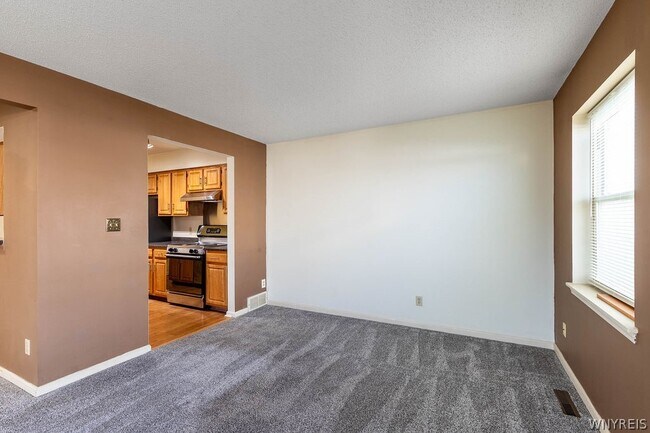 Building Photo - 319 King Peterson Rd