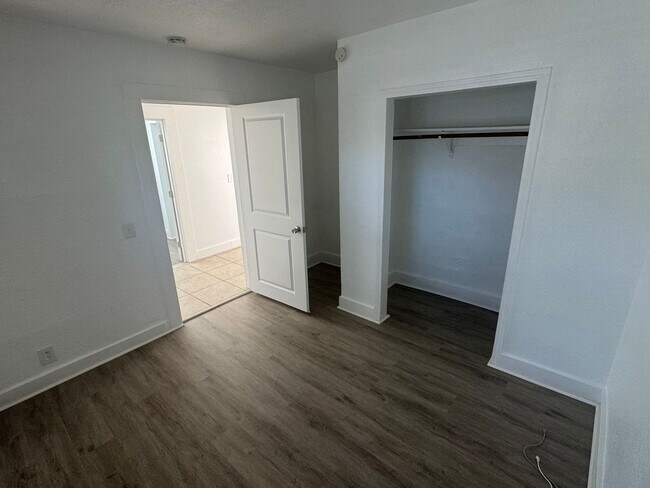 Building Photo - 3 bedroom | 1 bathroom | Oak Park Duplex