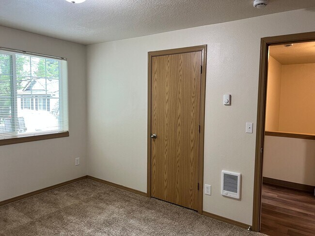 Building Photo - 3Bd/1.5Ba Two Story House - Available Soon!