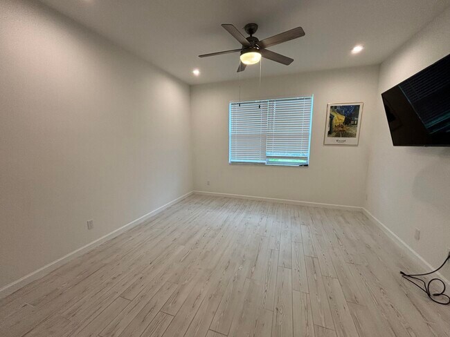 Building Photo - 6812 Pointe of Woods Dr