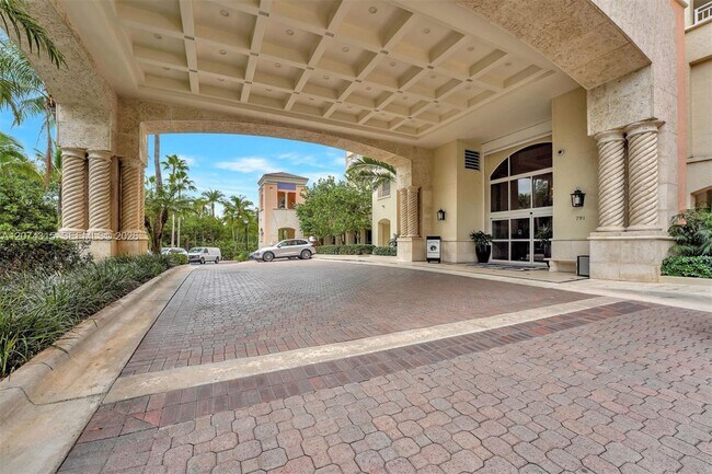 Building Photo - 791 Crandon Blvd