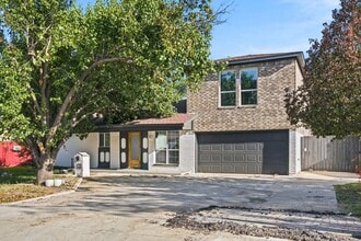 Building Photo - 2016 Knollwood Ln