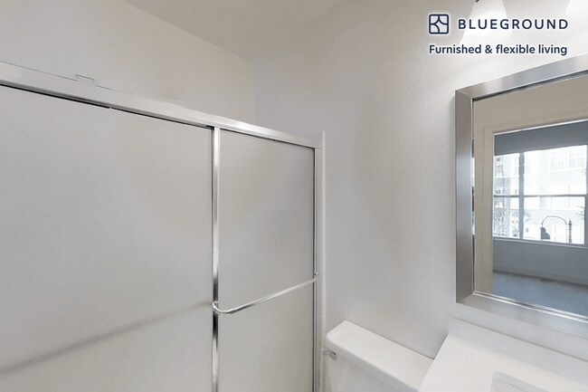 Building Photo - 1257 Lakeside Dr