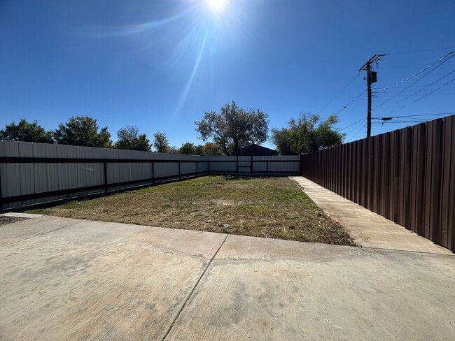 Building Photo - 516 E Reed St