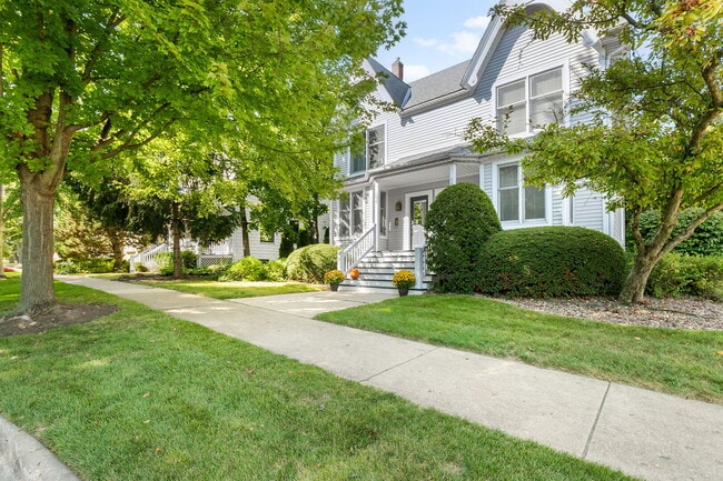Primary Photo - 166 E Westminster