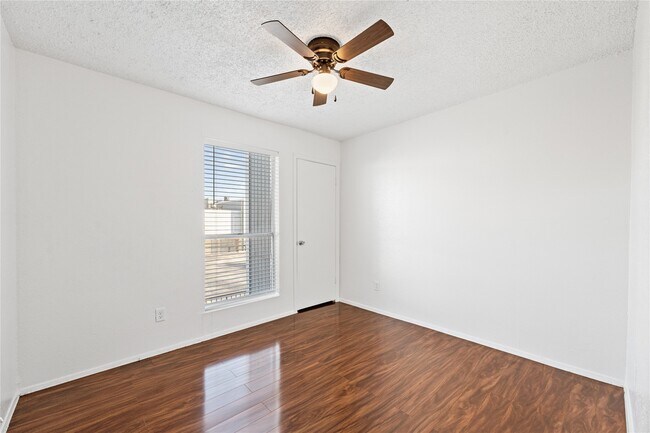 Building Photo - 781 Country Pl Dr