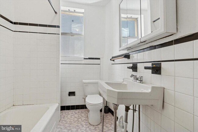 Building Photo - 1710 S 10th St