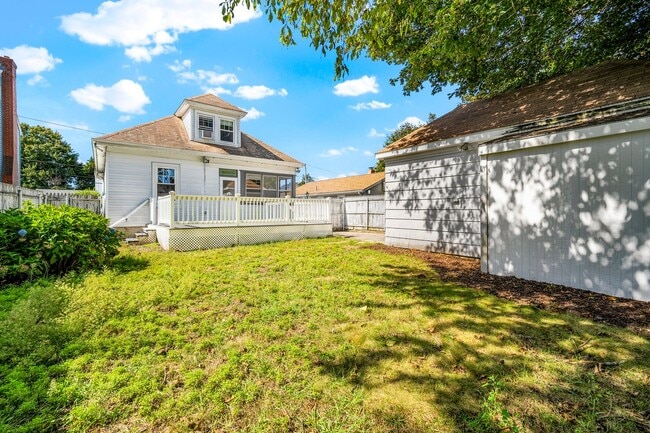 Building Photo - Bright & Comfortable North Providence Sing...