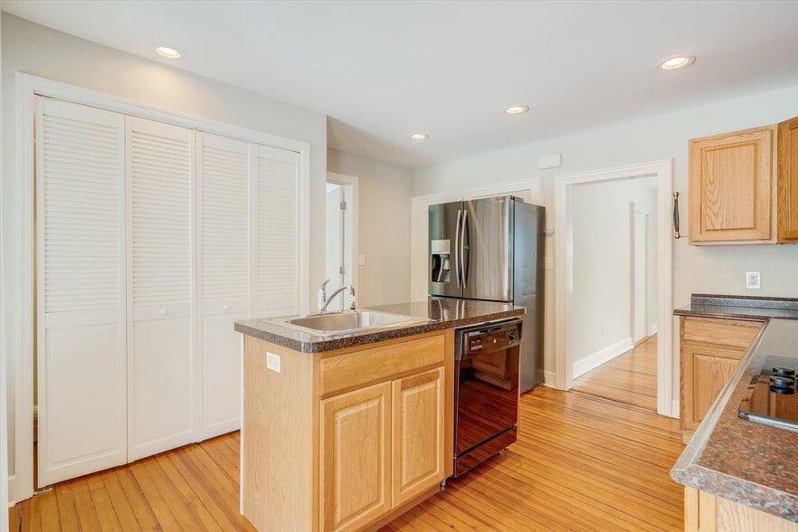 Building Photo - 6 Orchard St