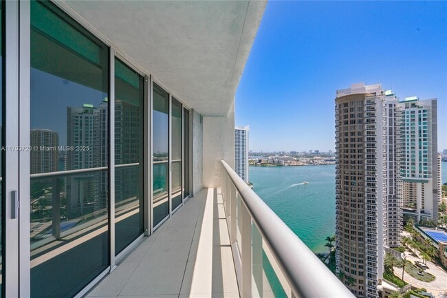 Building Photo - 475 Brickell Ave