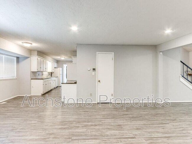 Building Photo - 2524 Boxwood Ave