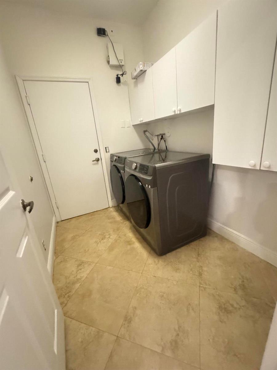 Building Photo - 8252 NW 44th St