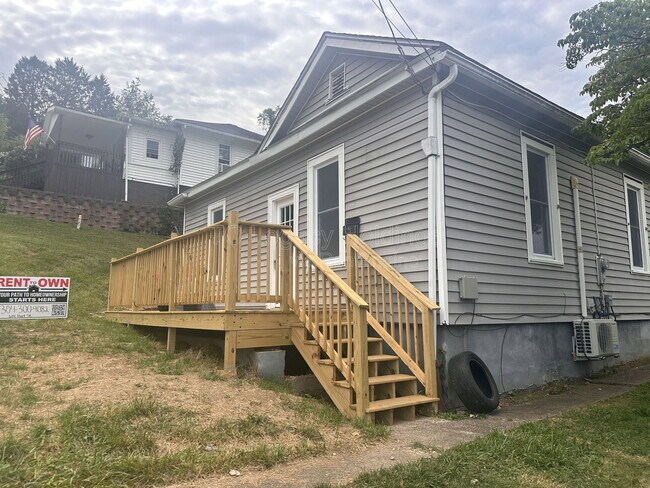 Building Photo - 614 Hart St