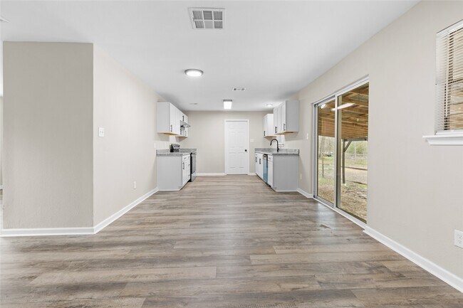 Building Photo - 804 Avenue I