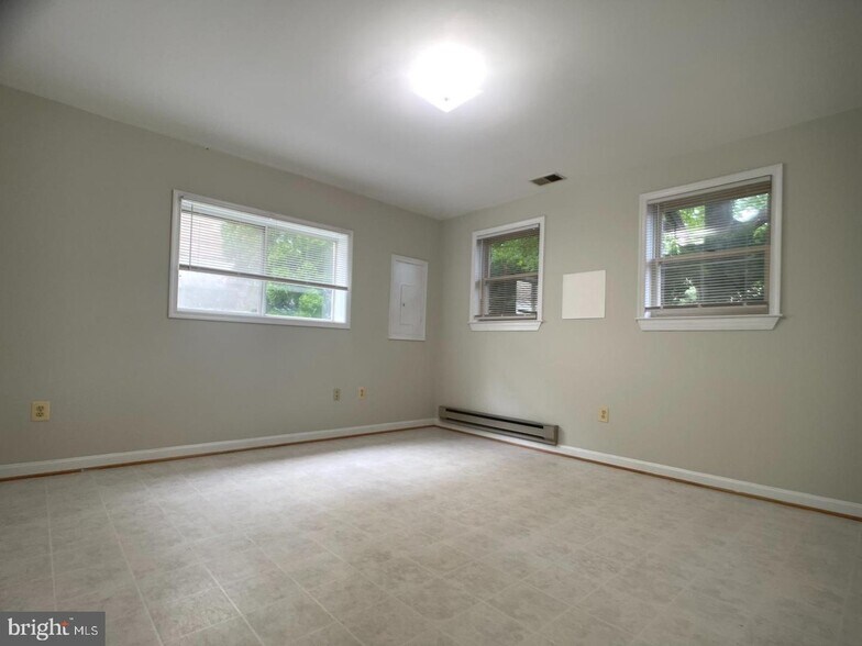 Building Photo - 8729 36th Ave