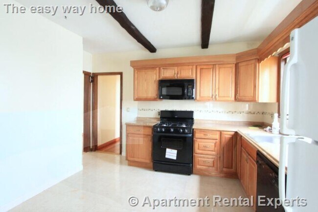 Building Photo - 25 Belknap St