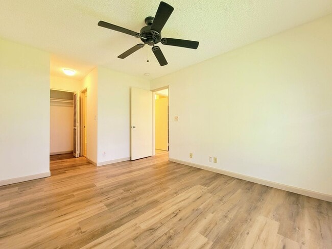 Building Photo - Avaliable now : A 2 Bedroom, 1 bathroom with 2 assigned parking stalls at Royal Palm in Waipio