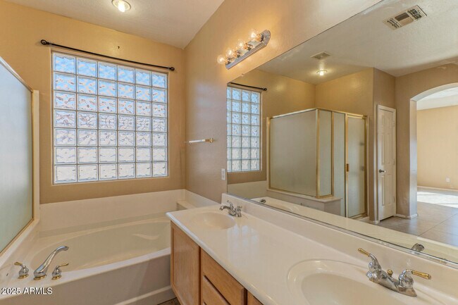 Building Photo - 11605 W La Reata Ave