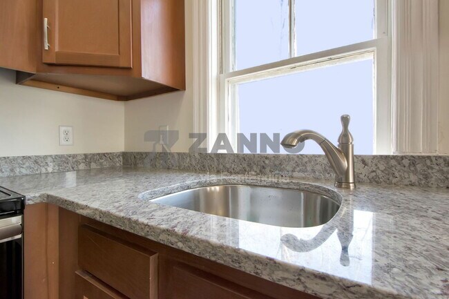 Building Photo - 19 Arnold St