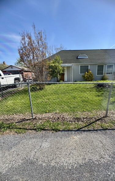 Building Photo - 606 W Sullivan St