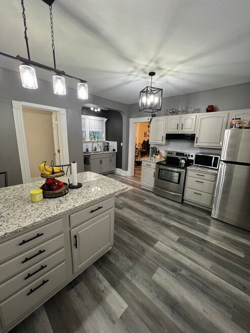 Building Photo - 322 E Chestnut St