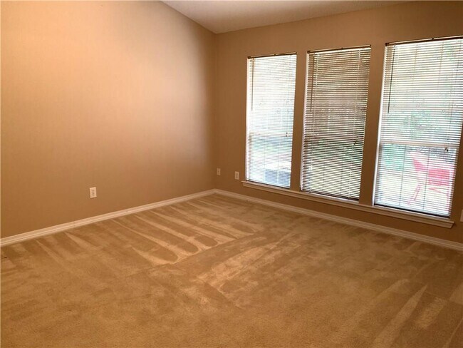 Building Photo - 755 Willow Springs Dr