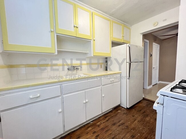 Building Photo - Cozy and Affordable 1/1 Duplex in Denton F...